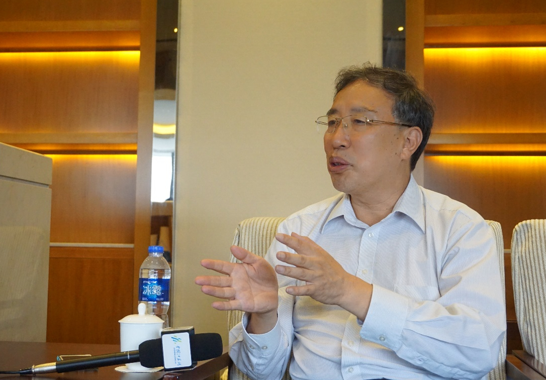 圖為嘉賓接受交匯點記者采訪。